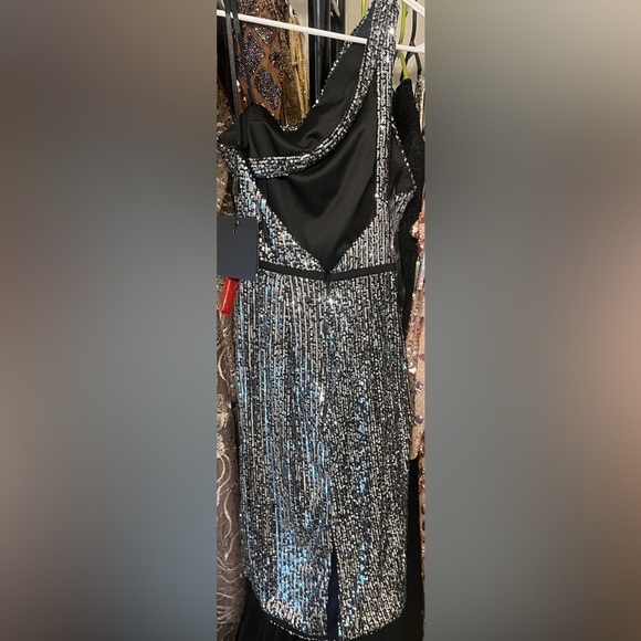 Mac Duggal 26497 NWOT SEQUINED ONE SHOULDER FITTED MIDI DRESS - Picture 5 of 6